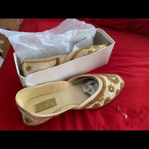 Size 10. Really cute summer flats